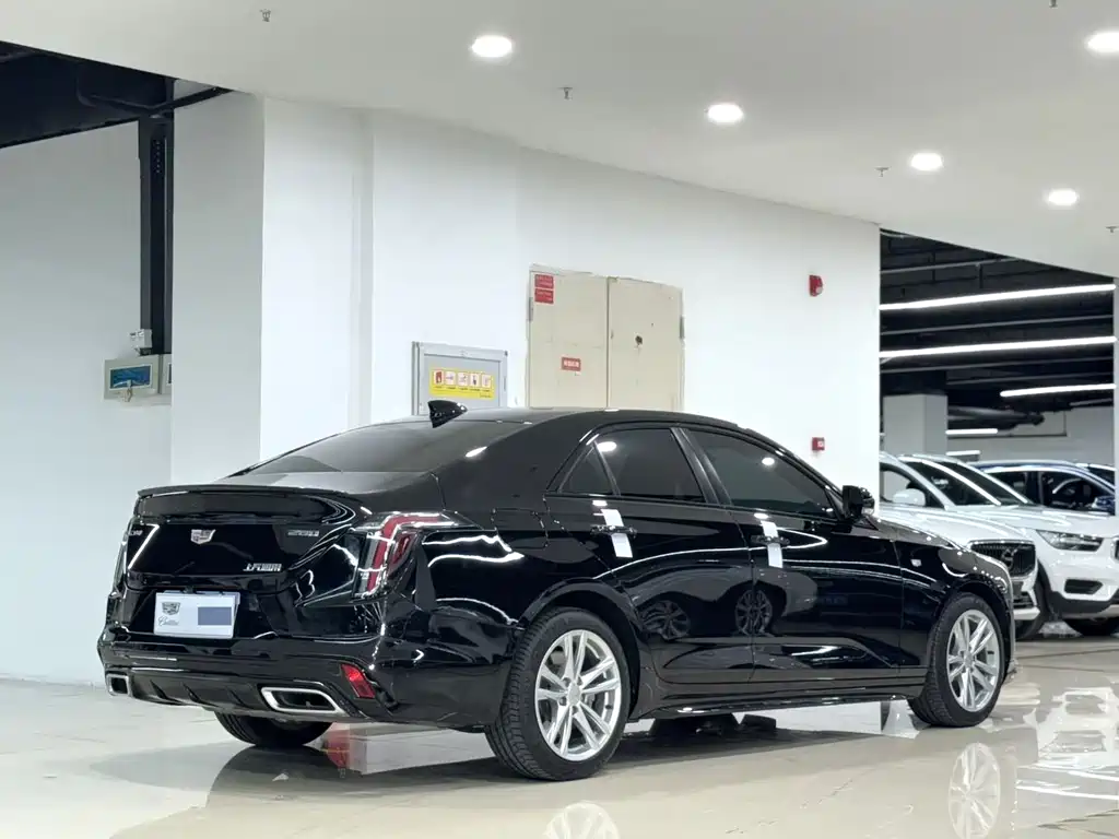 Cadillac CT4 — фото 9