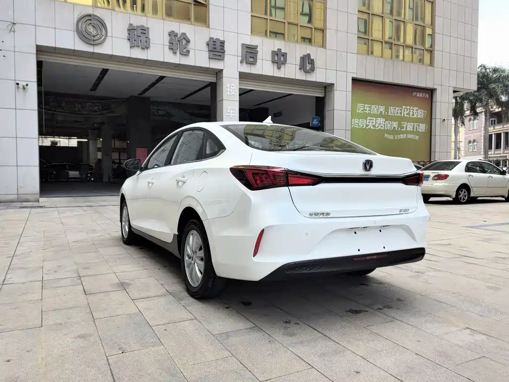 Changan Eado New Energy — фото 3