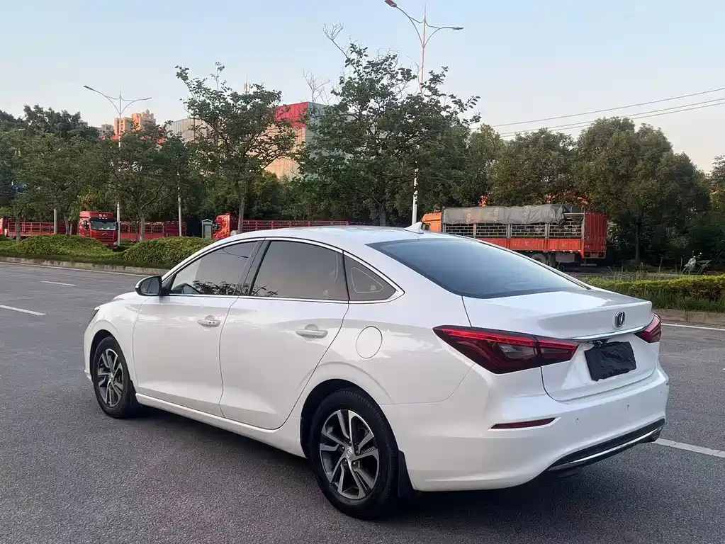 Changan Eado — фото 5