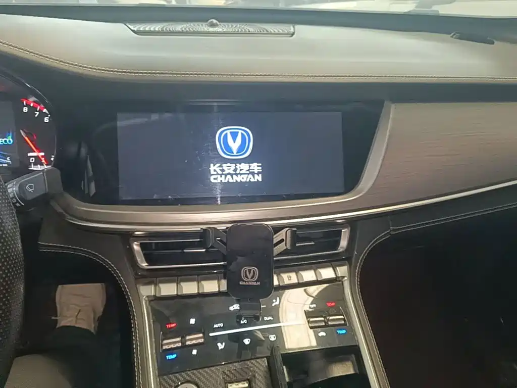 Changan CS85 COUPE — фото 13