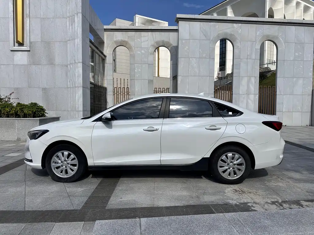 Changan Eado New Energy — фото 3