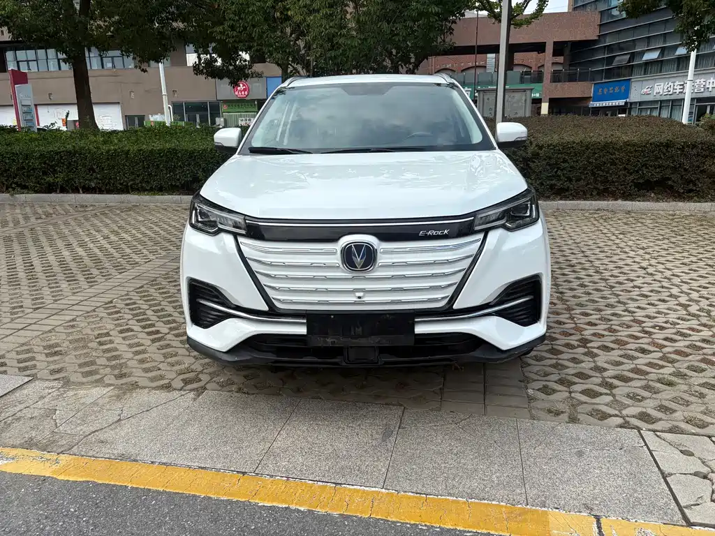 Changan CS55 EV — фото 2