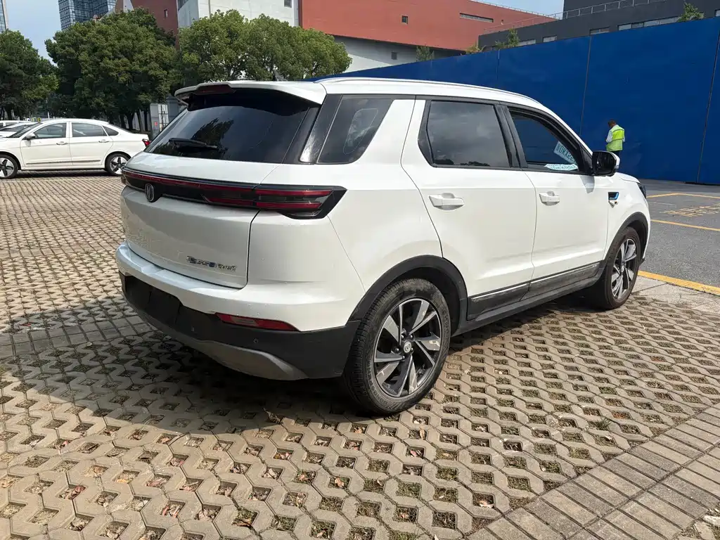 Changan CS55 EV — фото 11