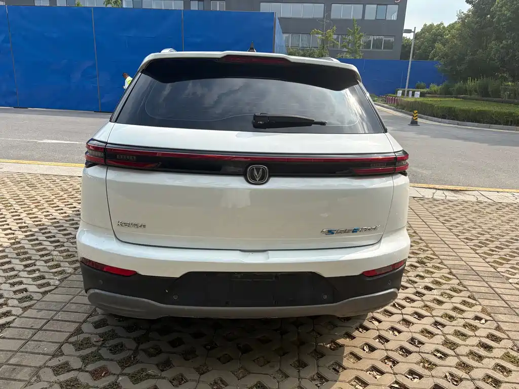 Changan CS55 EV — фото 10