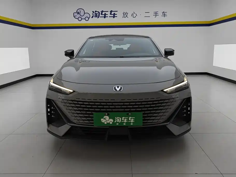Changan UNI-V iDD — фото 2