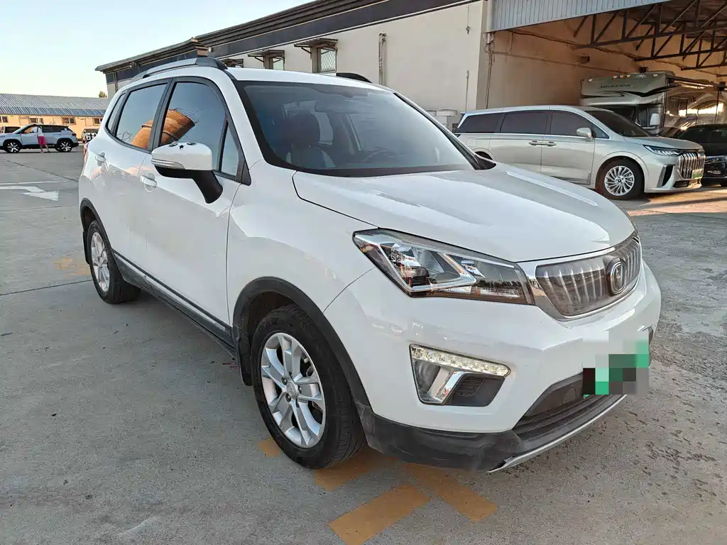 Changan CS15EV — фото 3