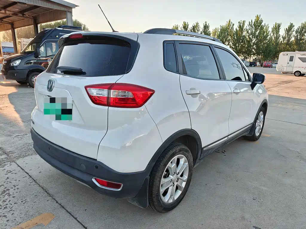Changan CS15EV — фото 4