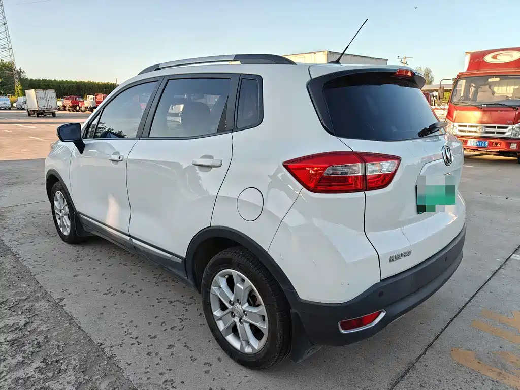 Changan CS15EV — фото 6