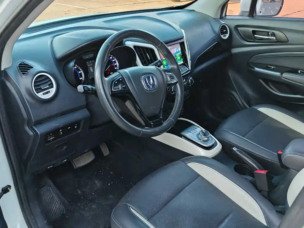 Changan CS15EV — фото 9