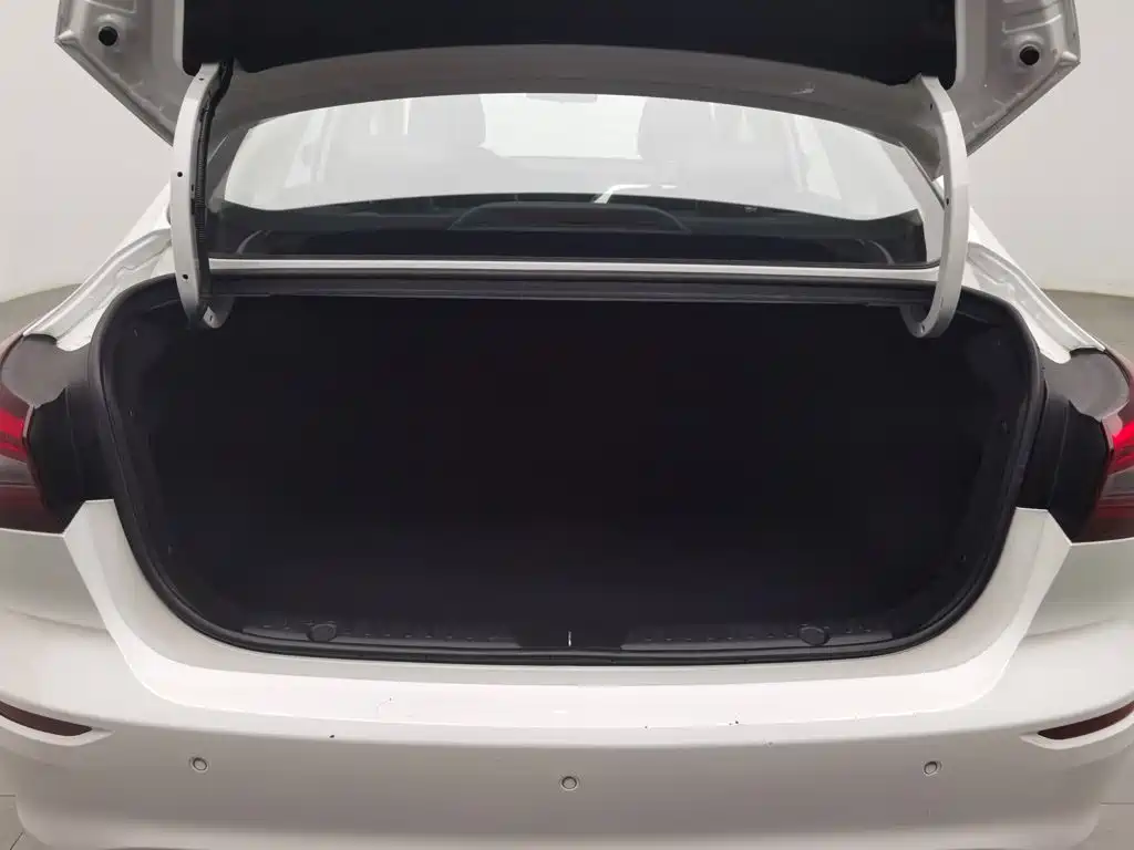 Changan Eado — фото 16