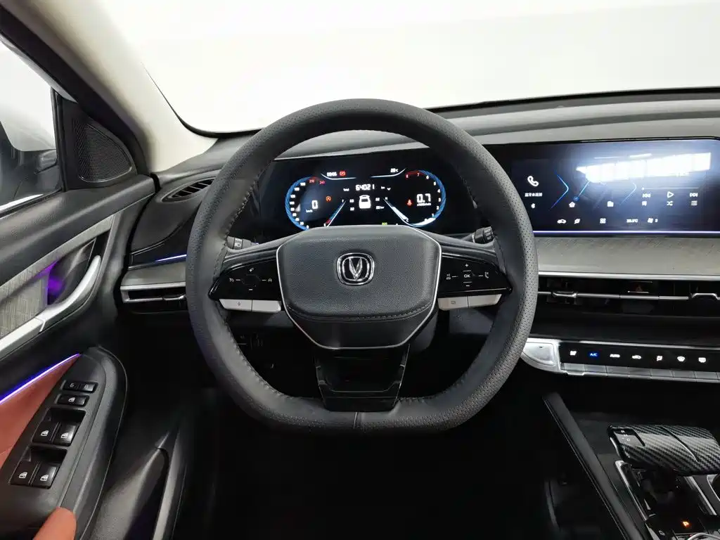 Changan Eado — фото 11