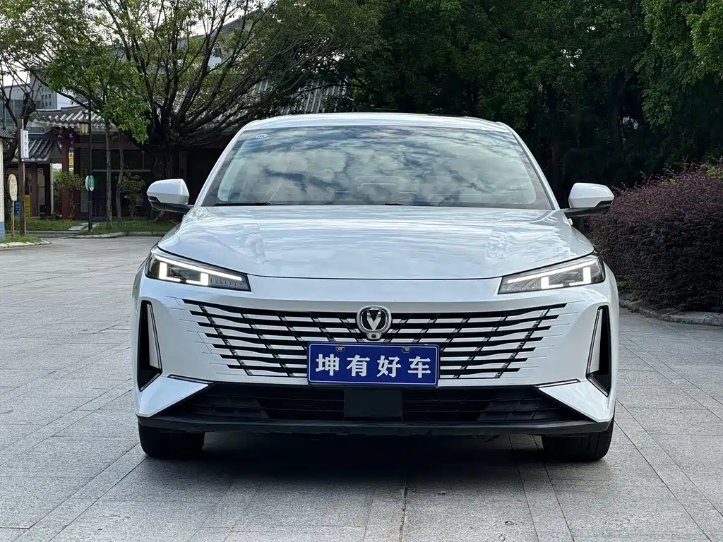 Changan Eado — фото 2