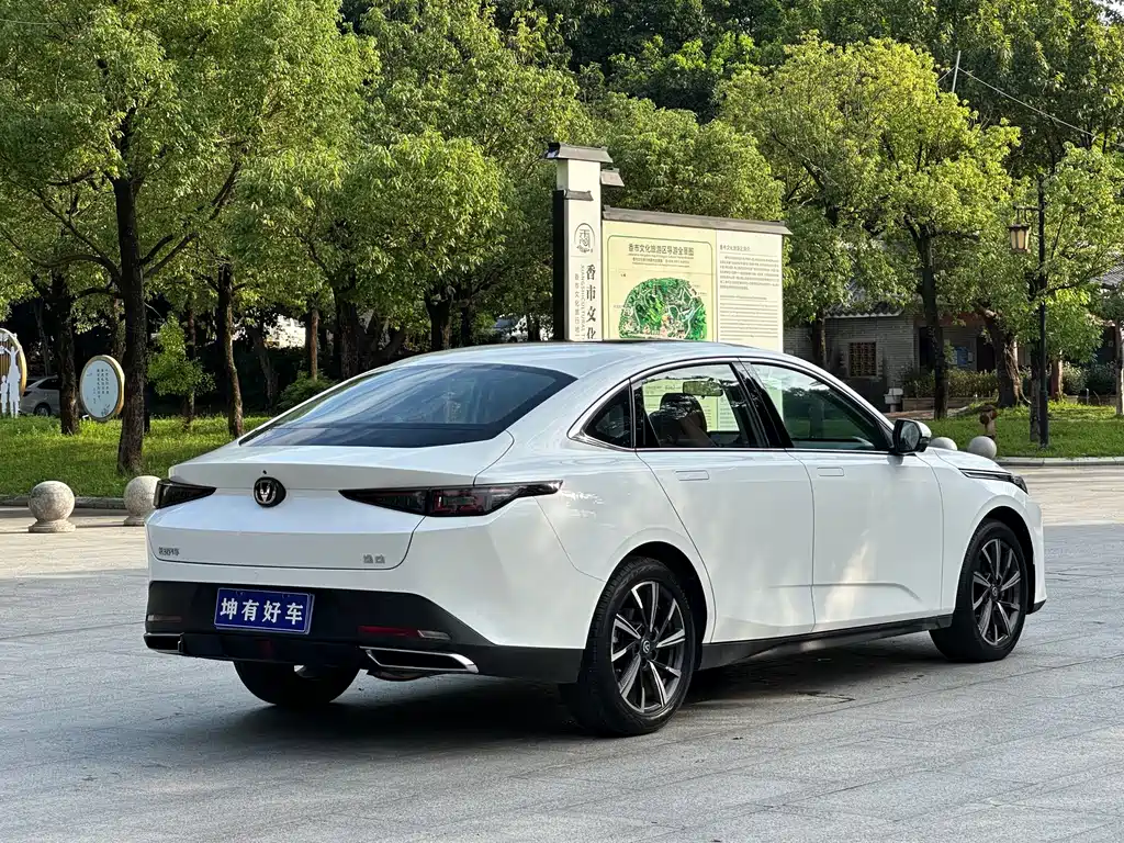 Changan Eado — фото 6