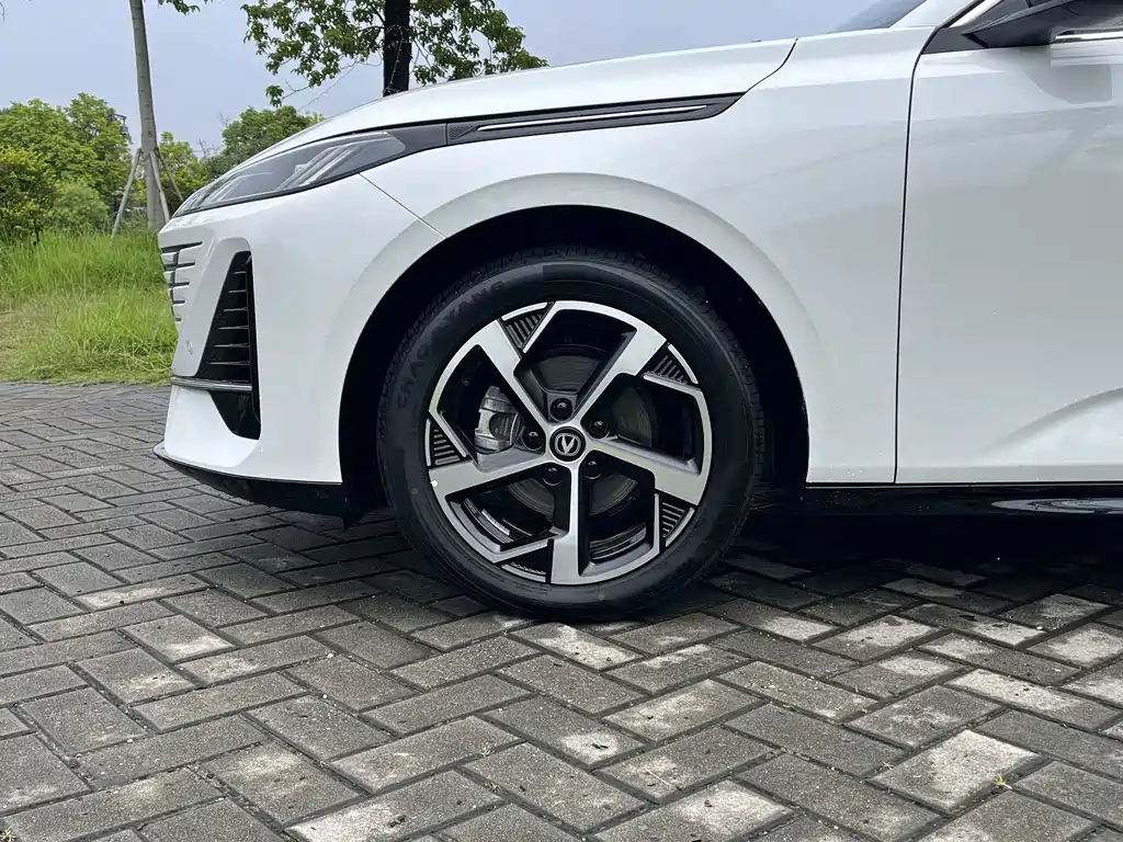 Changan Eado — фото 10