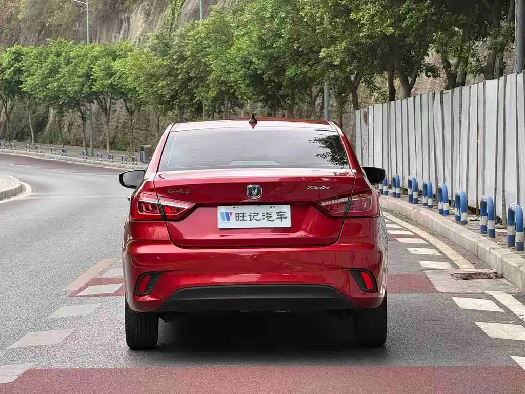Changan Eado DT — фото 4