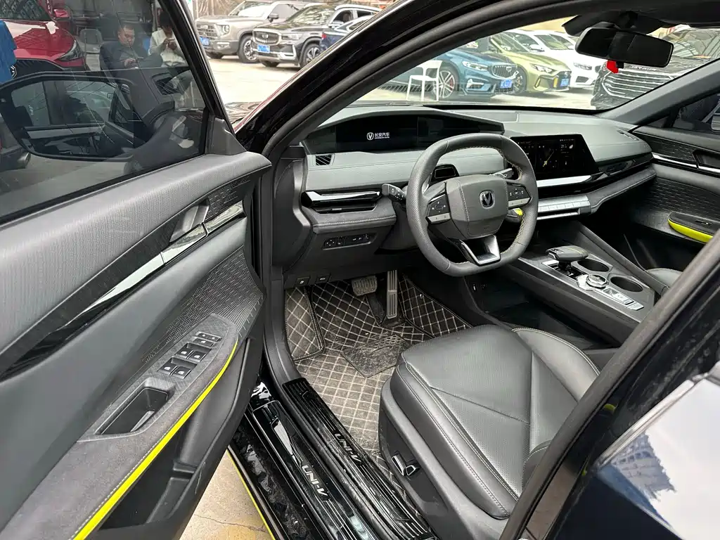 Changan UNI-V — фото 4