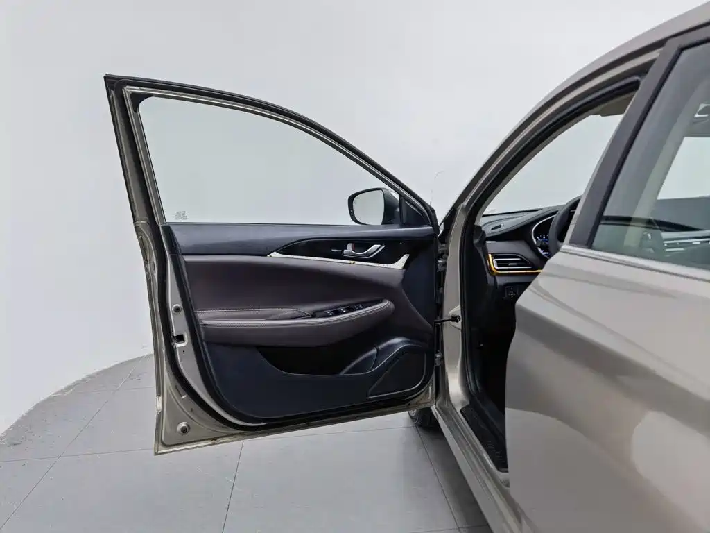 Changan Eado DT — фото 8