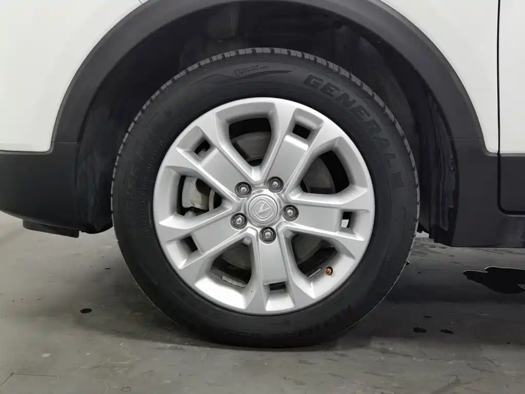 Changan CS15EV — фото 17