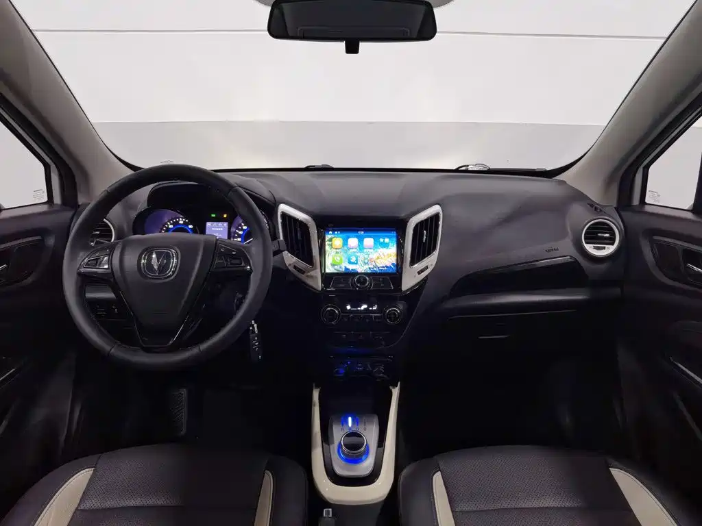 Changan CS15EV — фото 5