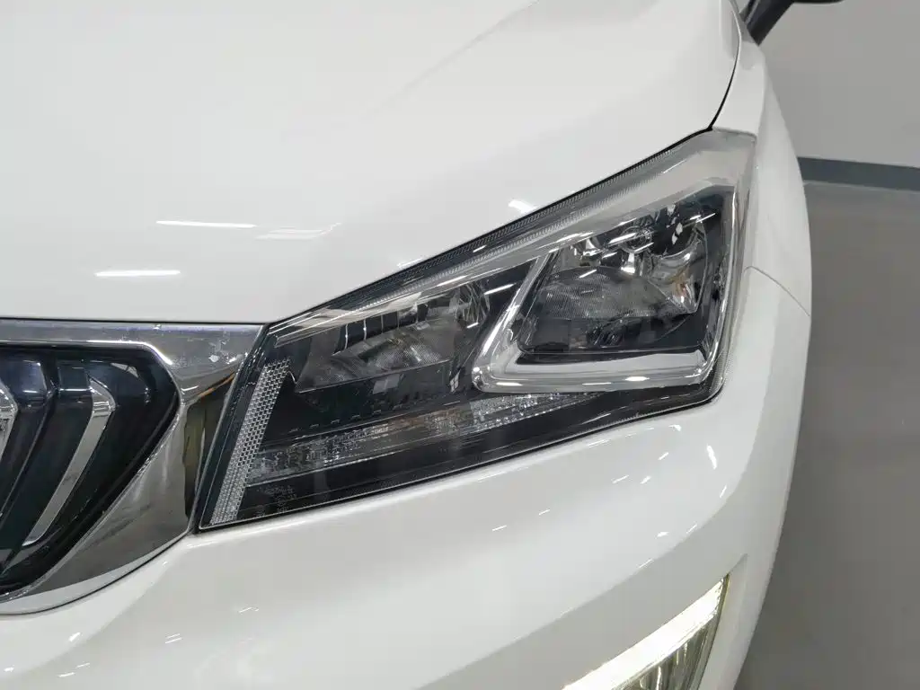 Changan CS15EV — фото 7