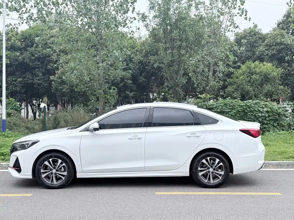 Changan Eado — фото 4