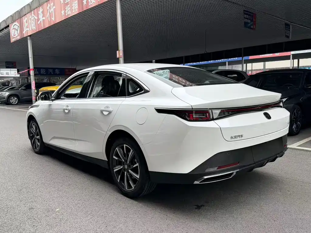 Changan Eado — фото 8