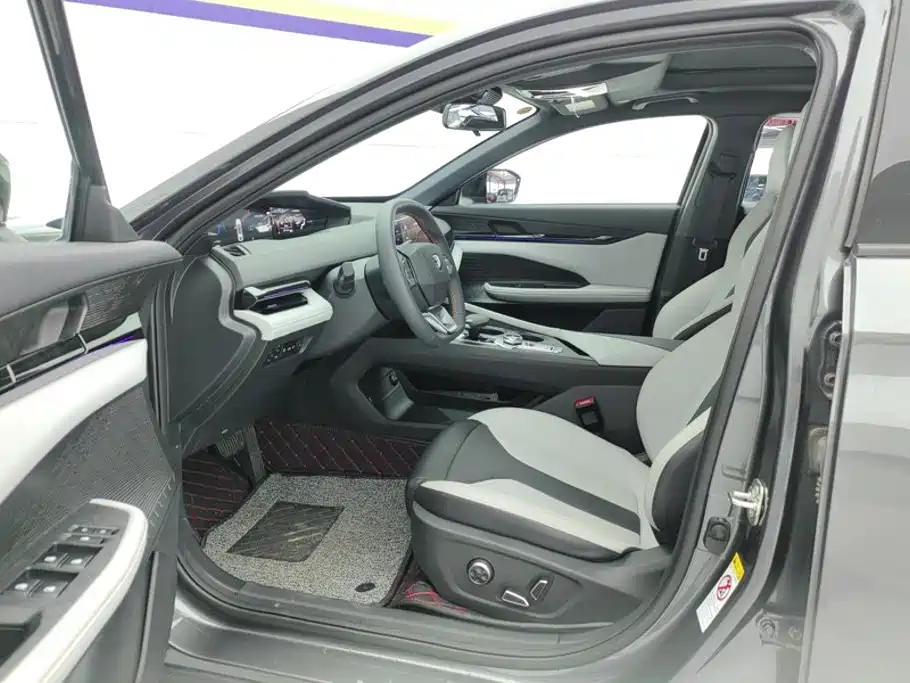 Changan UNI-V iDD — фото 9