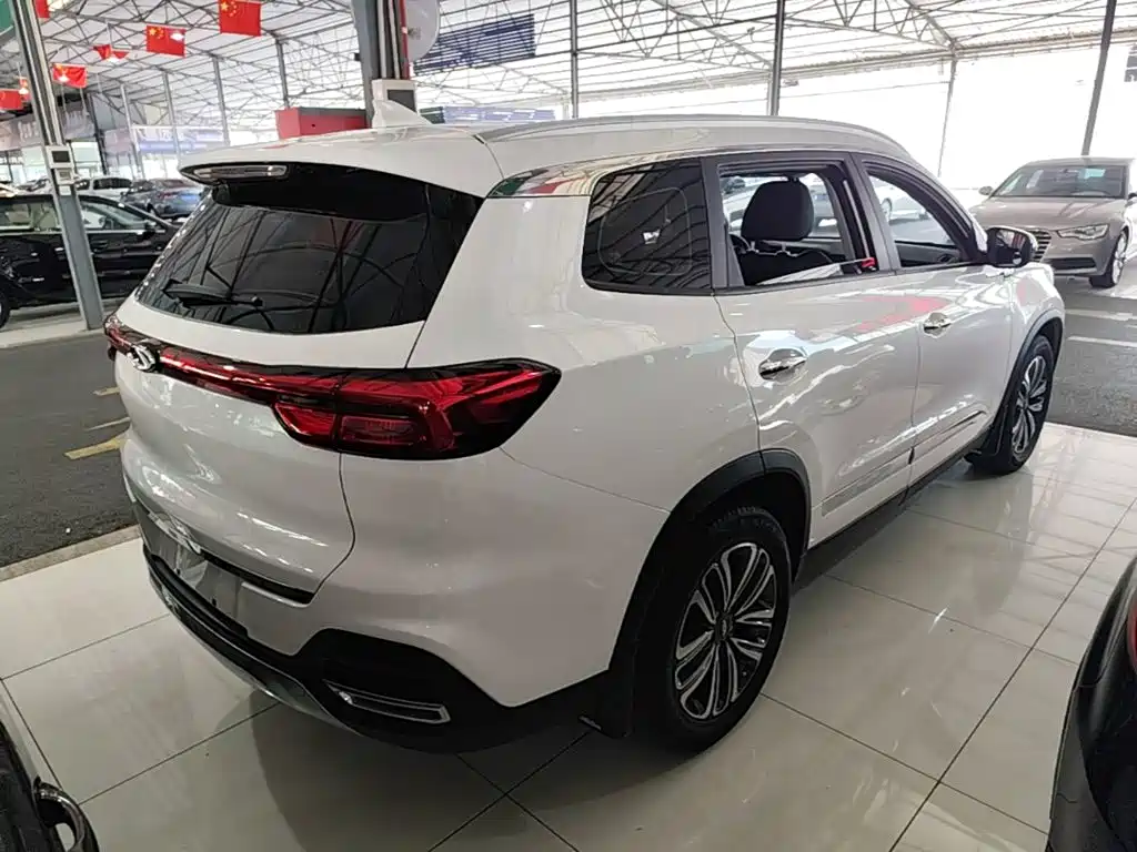 Chery Tiggo 8 — фото 7