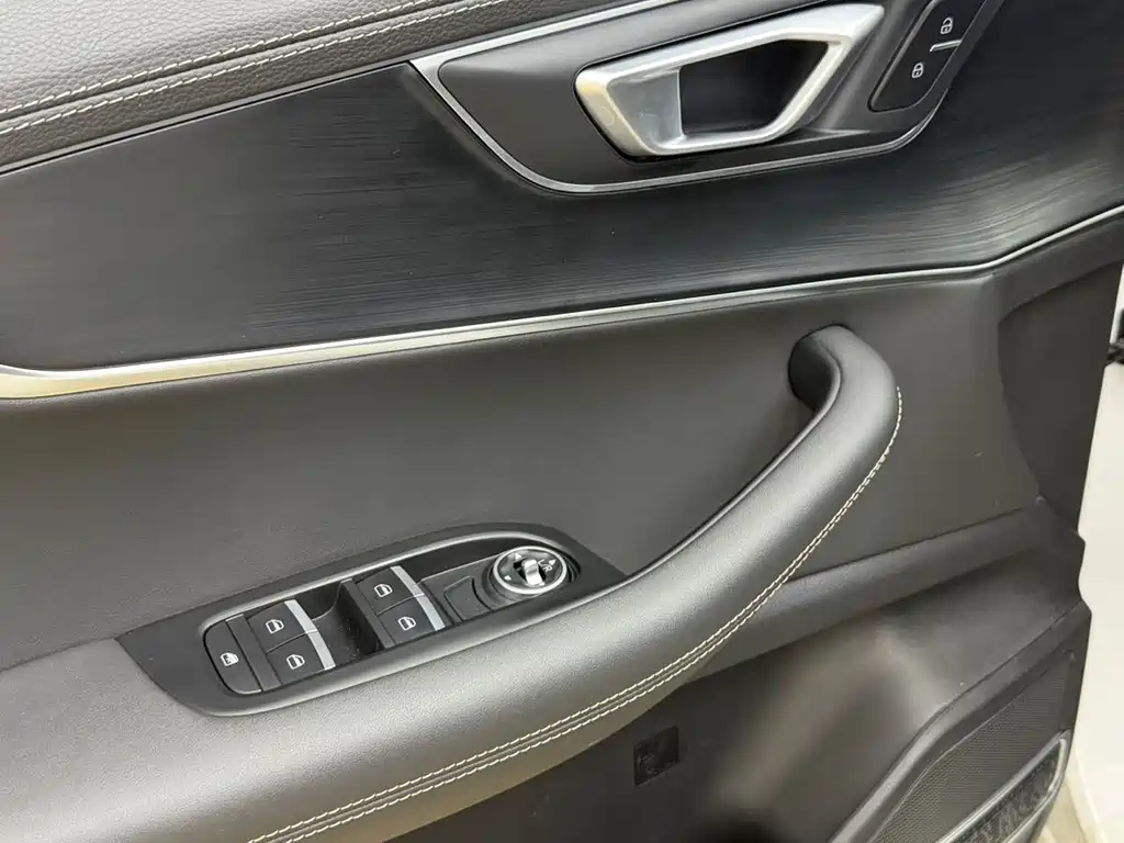 Chery Tiggo 8 — фото 10