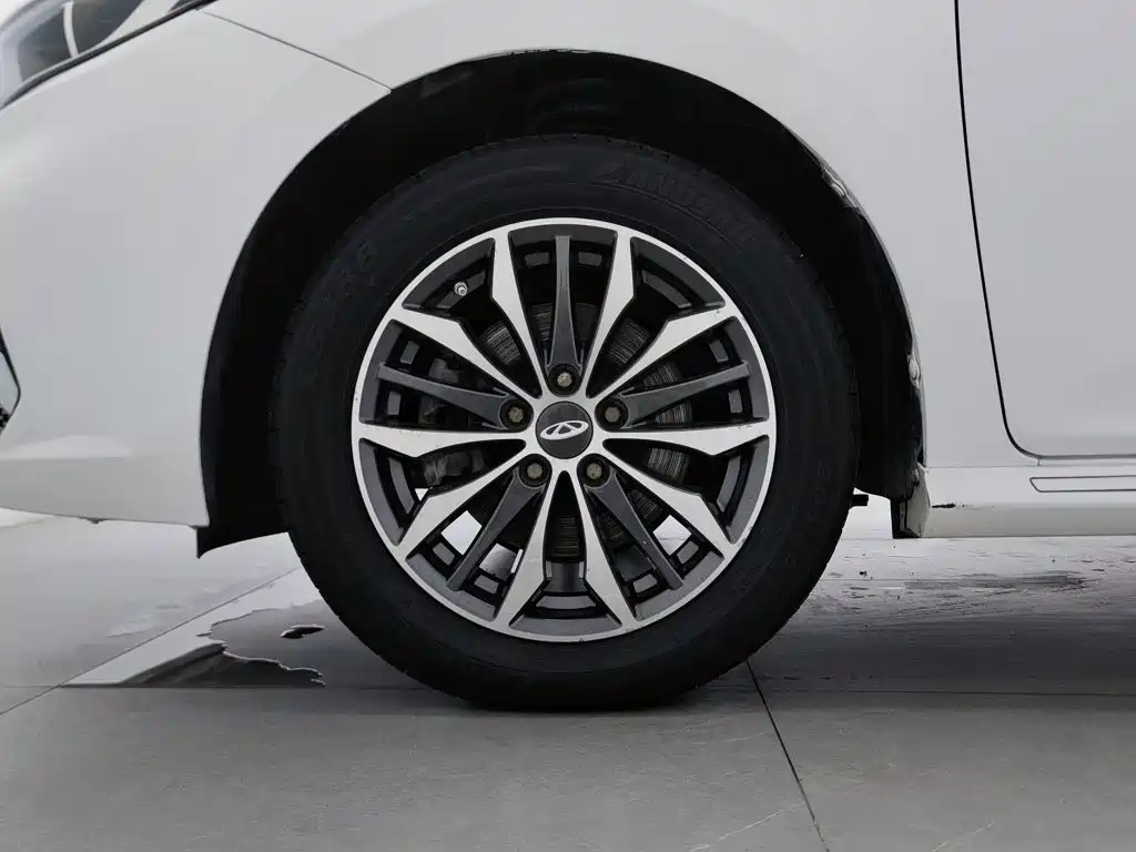 Chery Arrizo 5 PLUS — фото 17