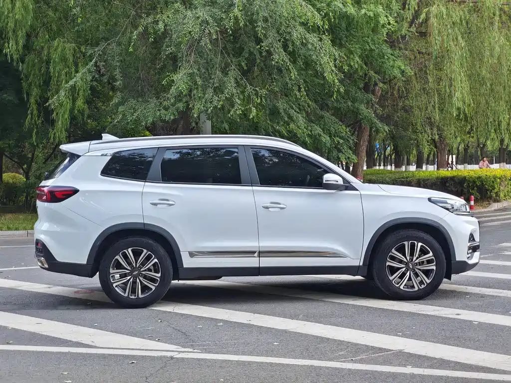 Chery Tiggo 8 — фото 3