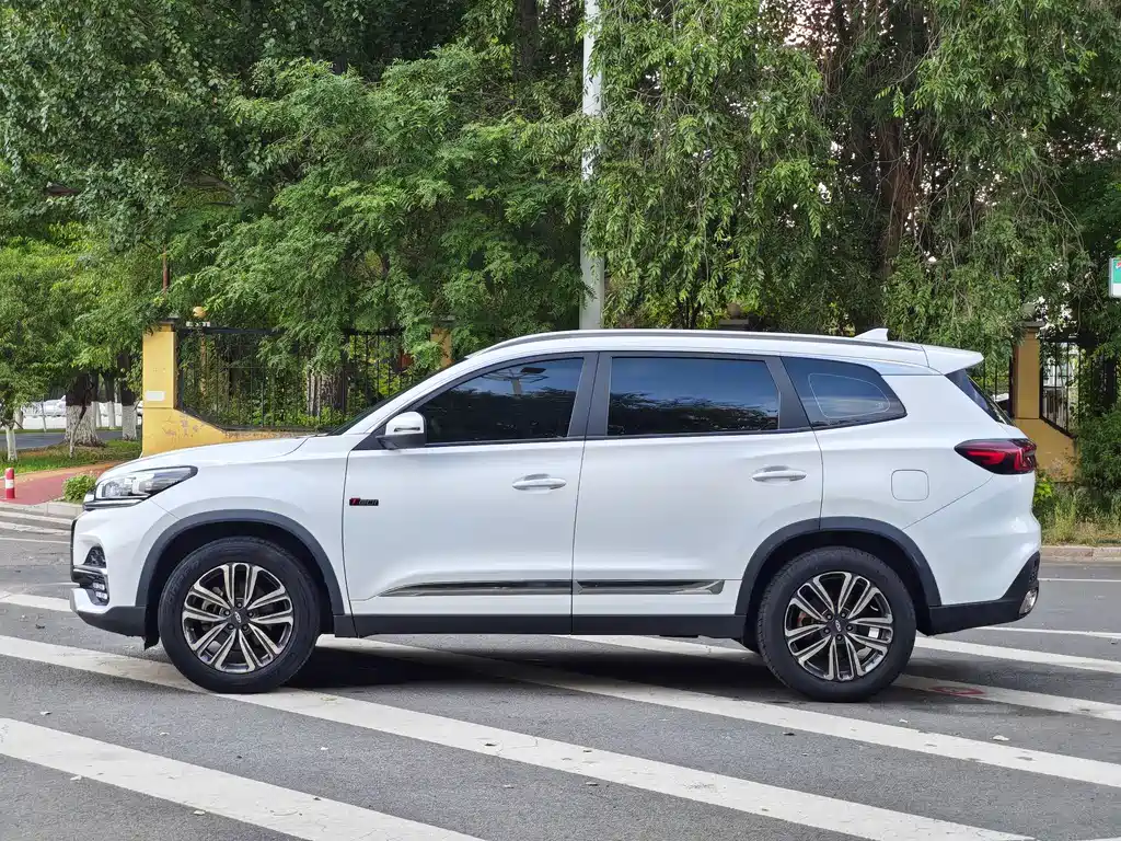 Chery Tiggo 8 — фото 4