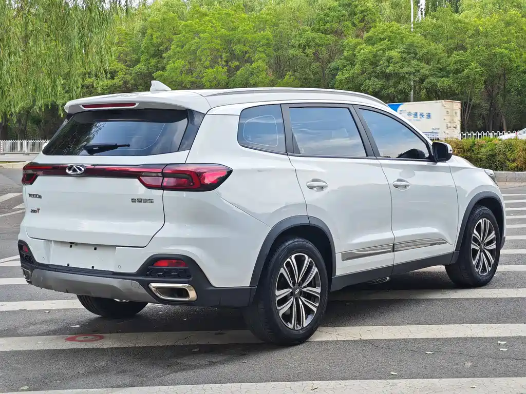 Chery Tiggo 8 — фото 7
