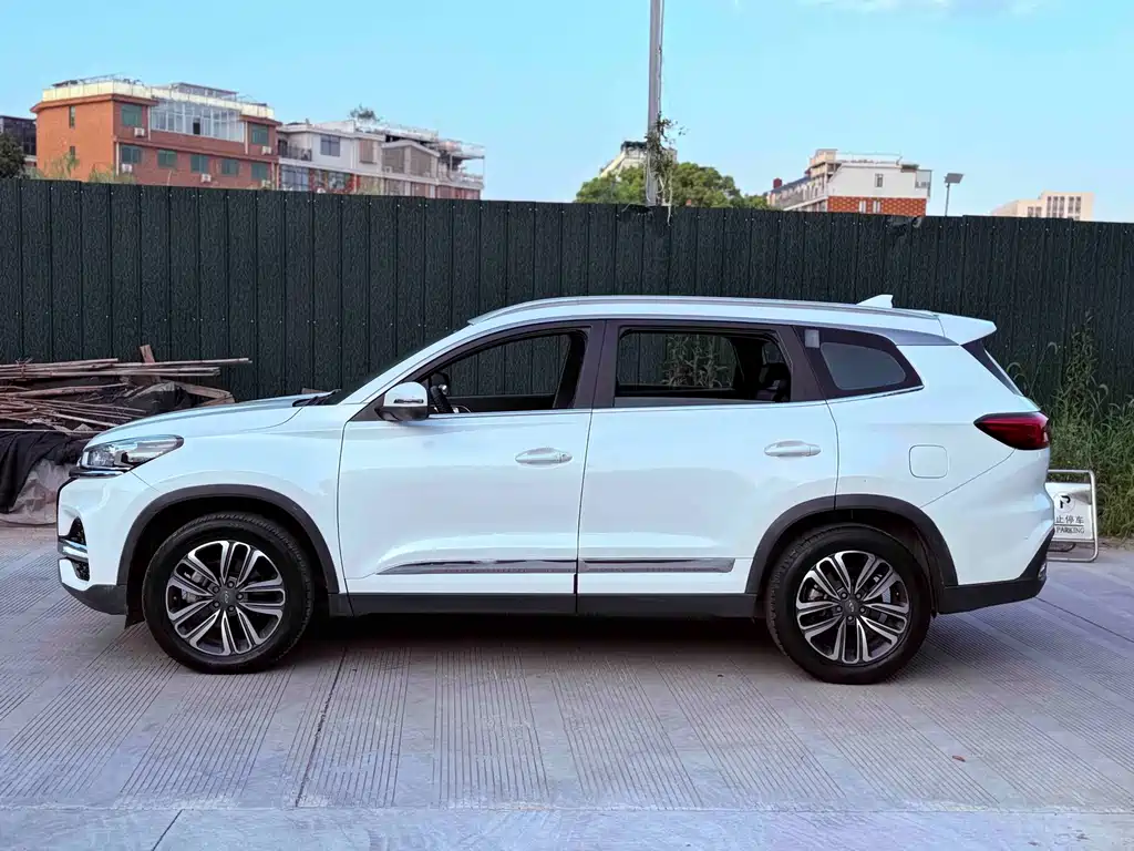 Chery Tiggo 8 — фото 10
