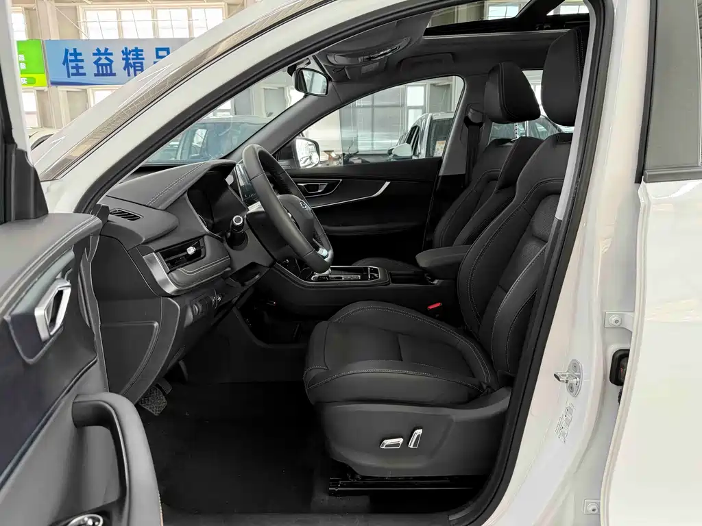 Chery Tiggo 8 — фото 8