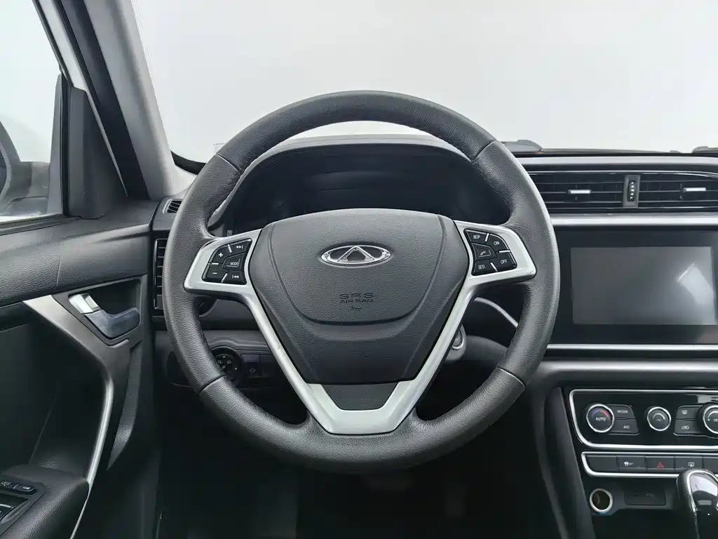 Chery Tiggo 3 — фото 11