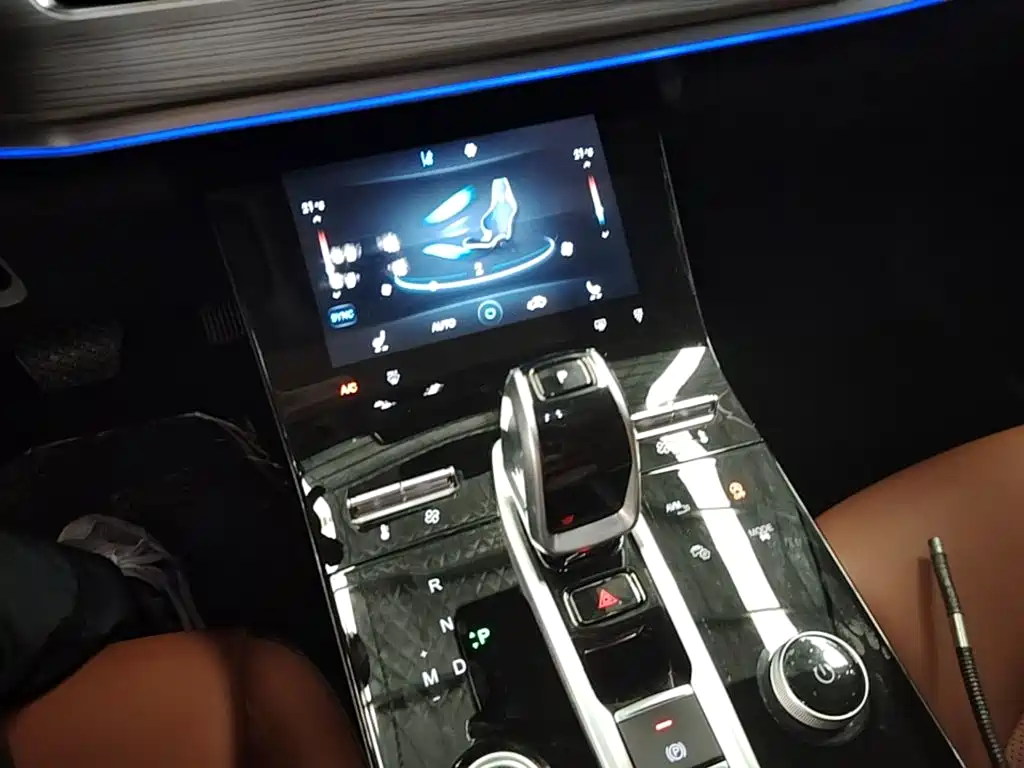 Chery Tiggo 8 — фото 10