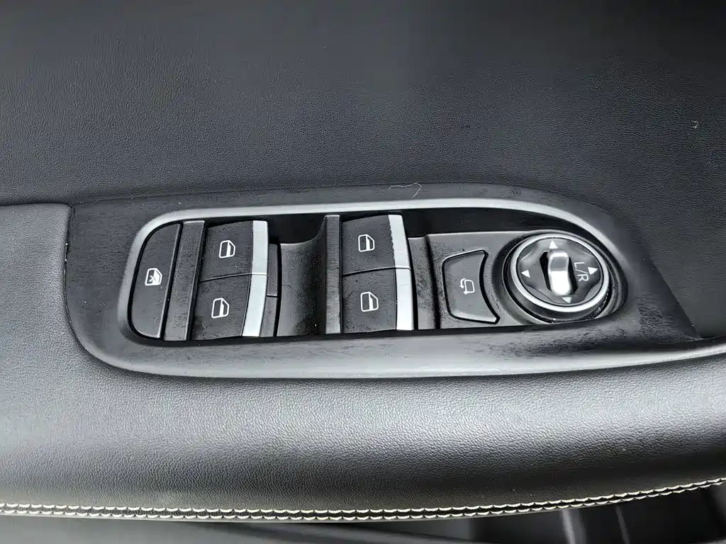 Chery Tiggo 8 — фото 9