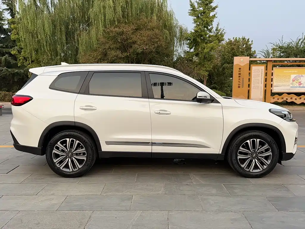 Chery Tiggo 8 — фото 8
