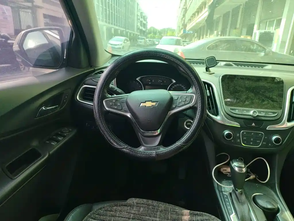 Chevrolet Equinox — фото 11