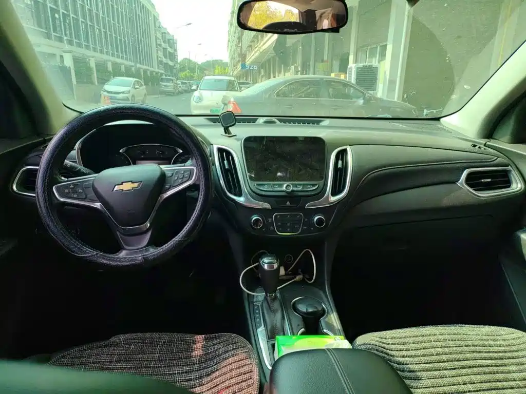 Chevrolet Equinox — фото 10