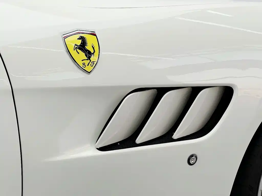 Ferrari GTC4Lusso — фото 9