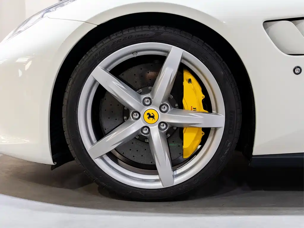 Ferrari GTC4Lusso — фото 5