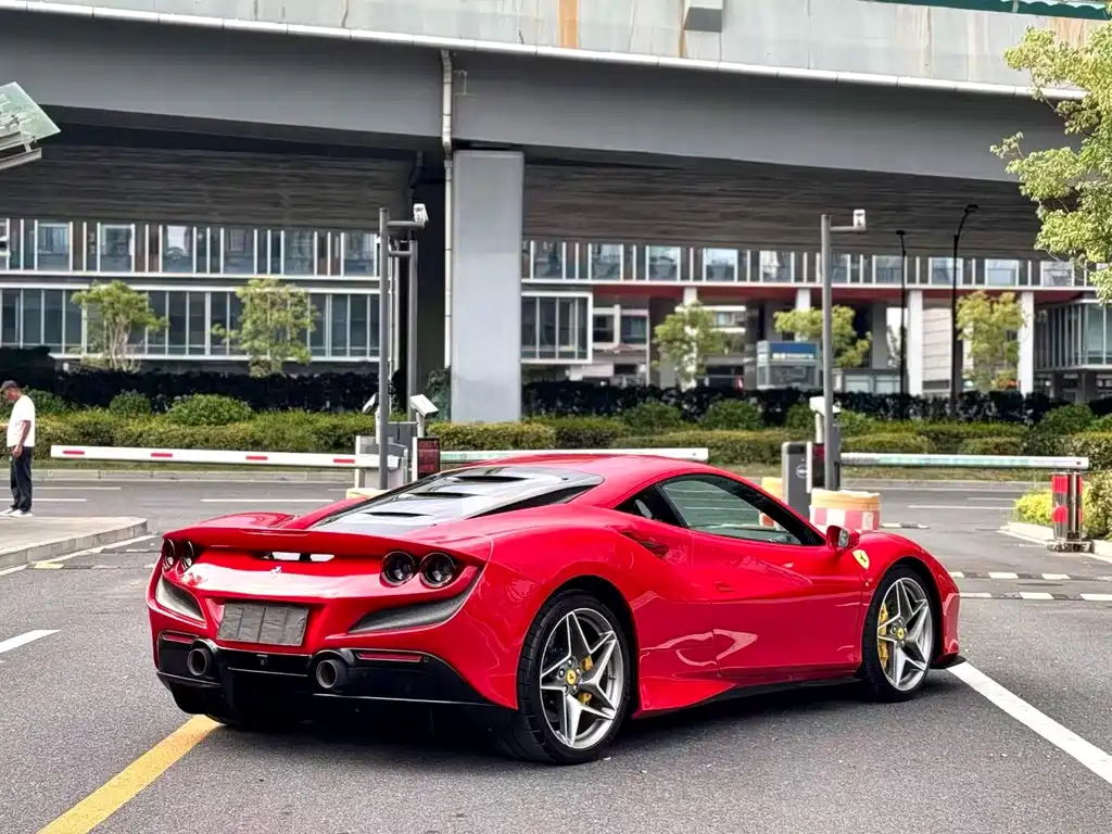 Ferrari F8 — фото 7