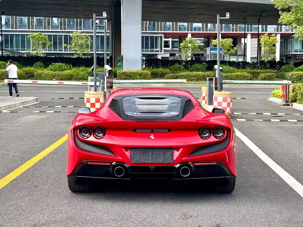Ferrari F8 — фото 8