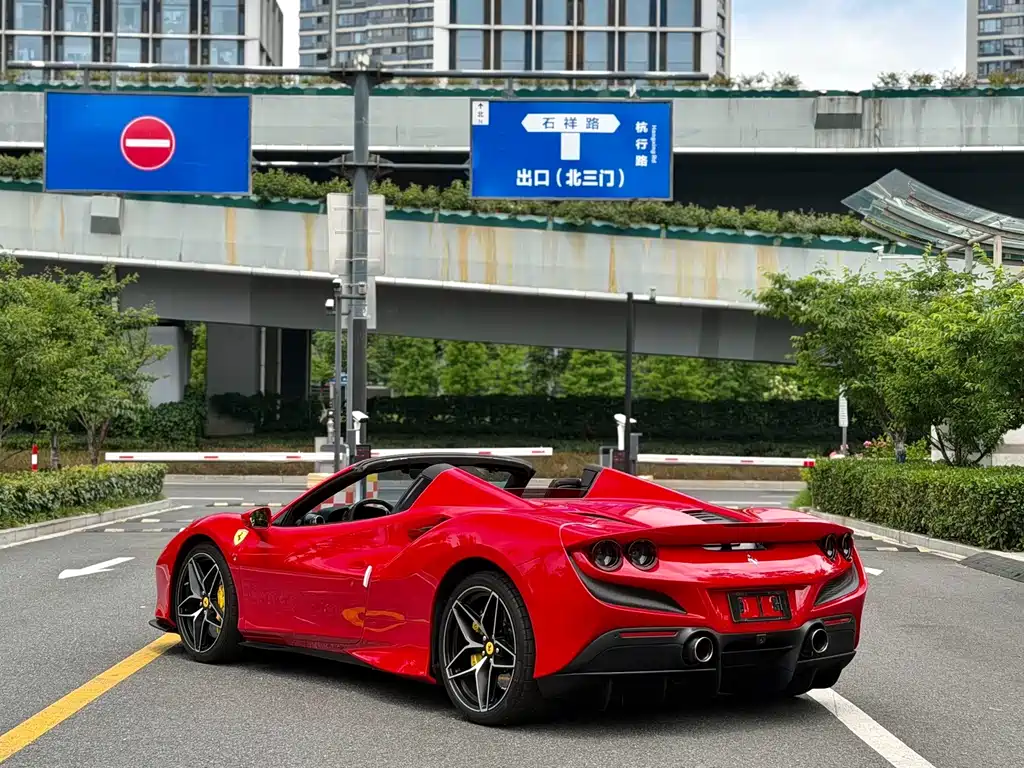 Ferrari F8 — фото 9