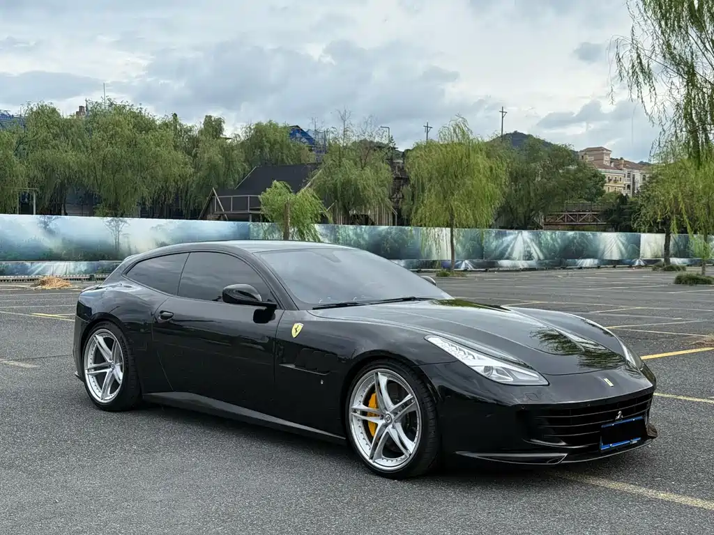 Ferrari GTC4Lusso — фото 3