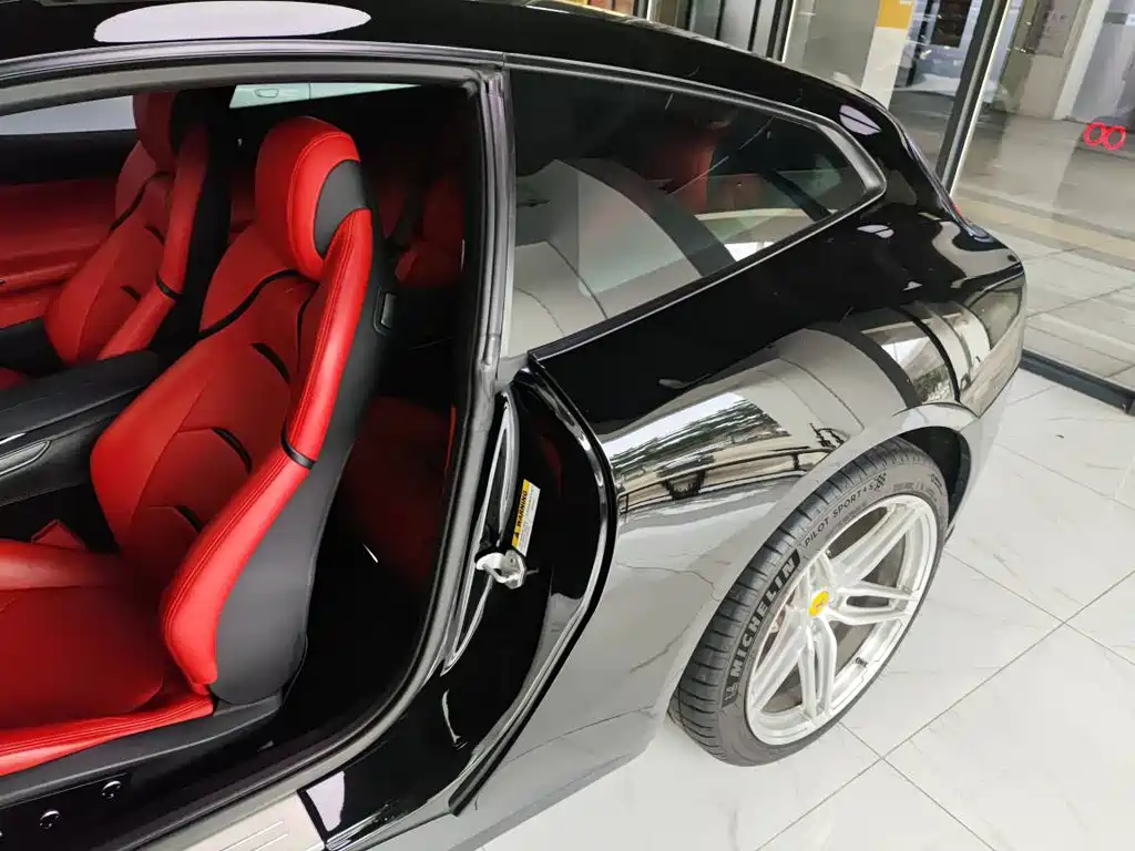 Ferrari GTC4Lusso — фото 4