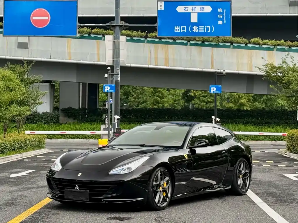 Ferrari GTC4Lusso — фото 3