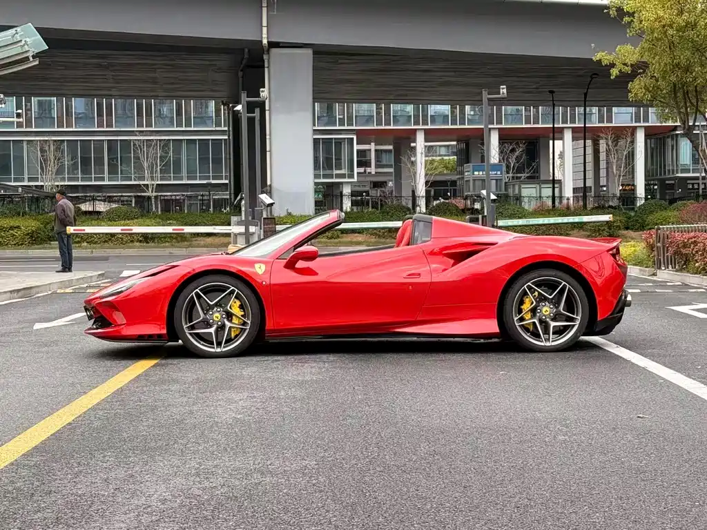 Ferrari F8 — фото 4
